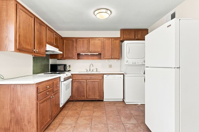 Building Photo - 1002 Willow Dr