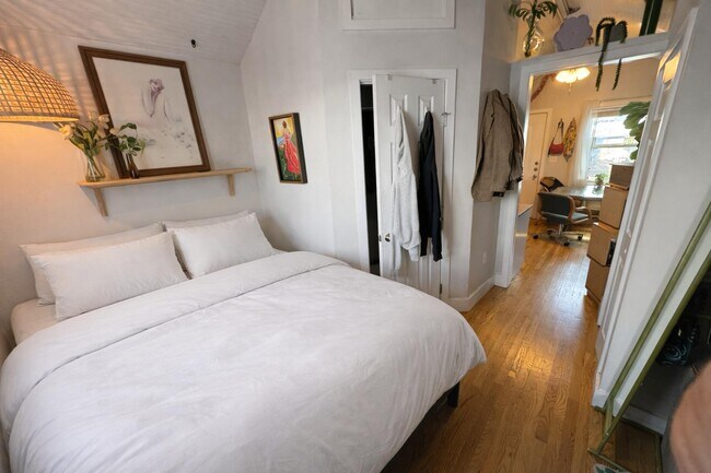 Foto del edificio - 3502 E 12th St