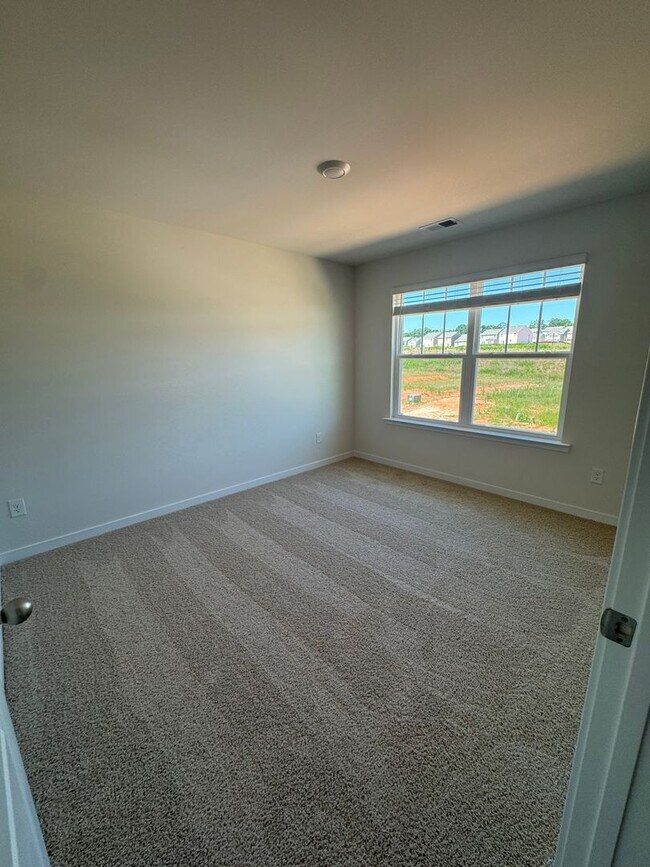 Foto del edificio - Stunning Brand-New 4BR Home with Modern Luxury Throughout