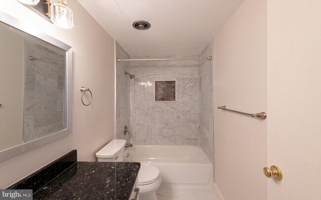 Foto del edificio - 9701 Fields Rd
