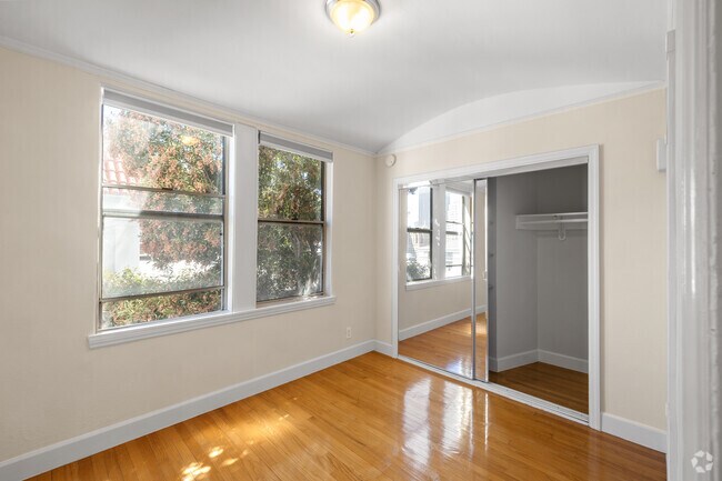 1HAB, 1BA - 645 Stockton Street