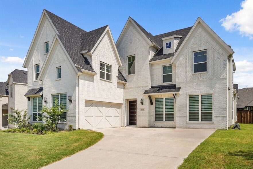 Primary Photo - 2820 Shadybrook Dr