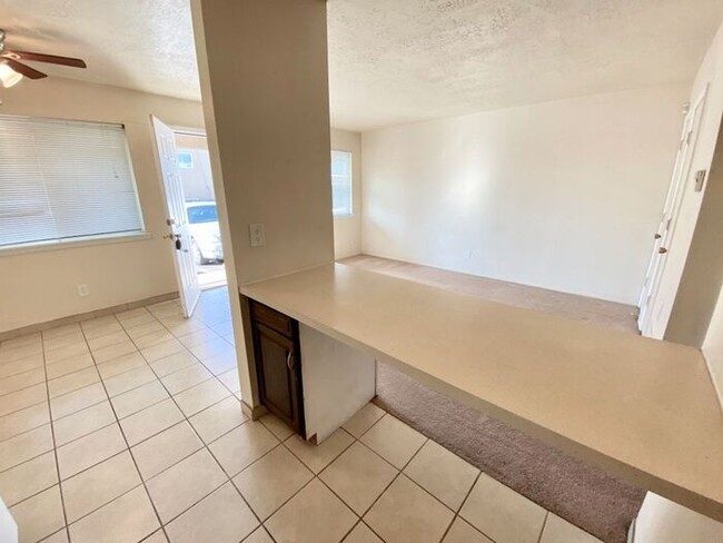 Foto del edificio - Utilities Included! With Security System!