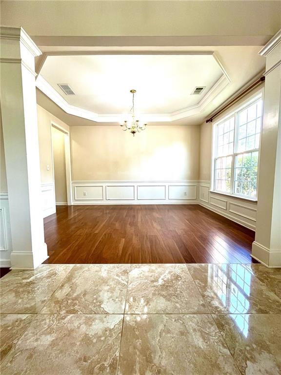 Foto del edificio - 570 Midhurst Pl