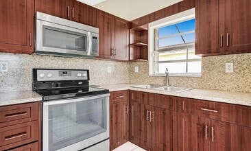 Building Photo - 8560 NW 193rd Ln