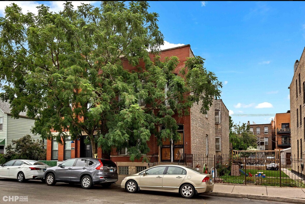 Primary Photo - 1319 W Erie St