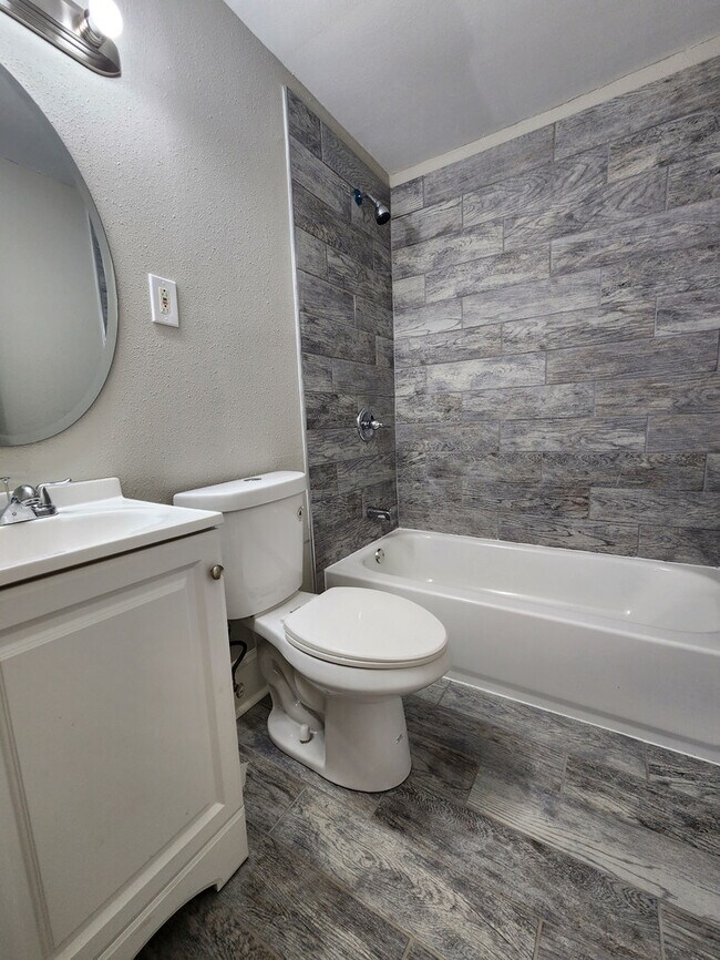 Foto del edificio - 1708 Green Meadow Dr