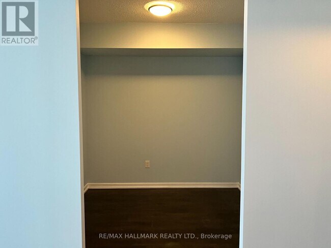 Photo du bâtiment - 66 Forest Manor Rd