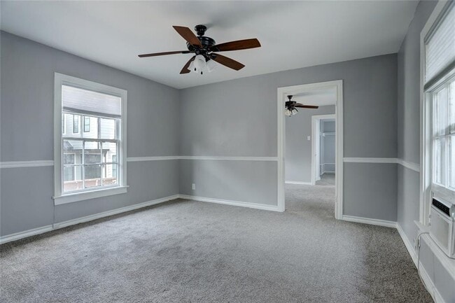 Building Photo - 2806 Greenbriar Dr