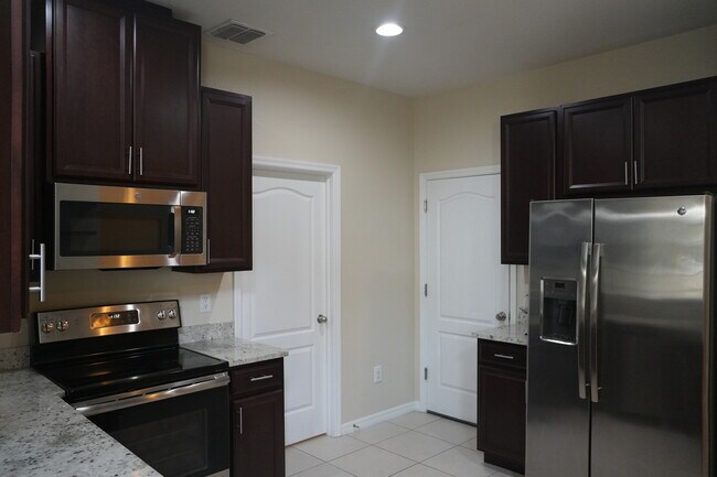 Foto del edificio - 2212 Lennox Dale Ln