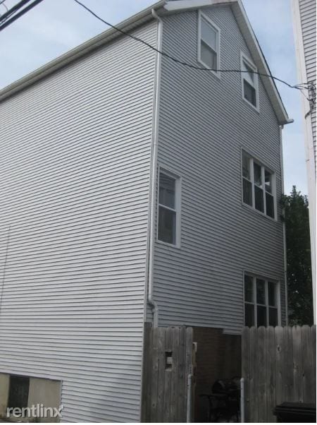 Primary Photo - 1415 W Henderson St