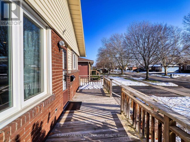 Photo du bâtiment - 7371 N Dorset Pl