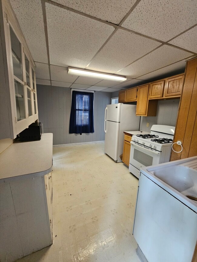 Building Photo - 147 Eagle St
