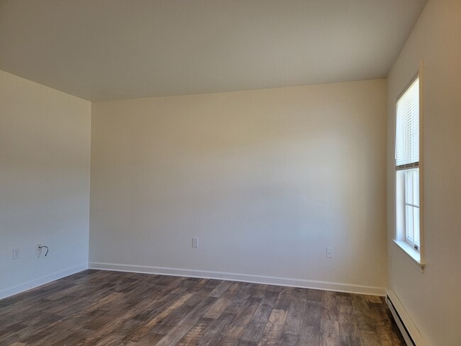 Foto del edificio - 102 Bradford Dr