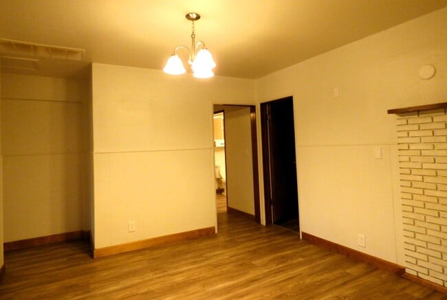 Building Photo - 3 bed 2 bath home in South Salem