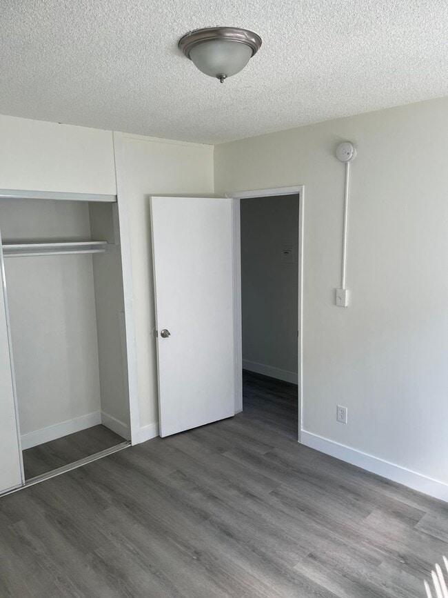 Interior Photo - 821-827 Glenway Dr