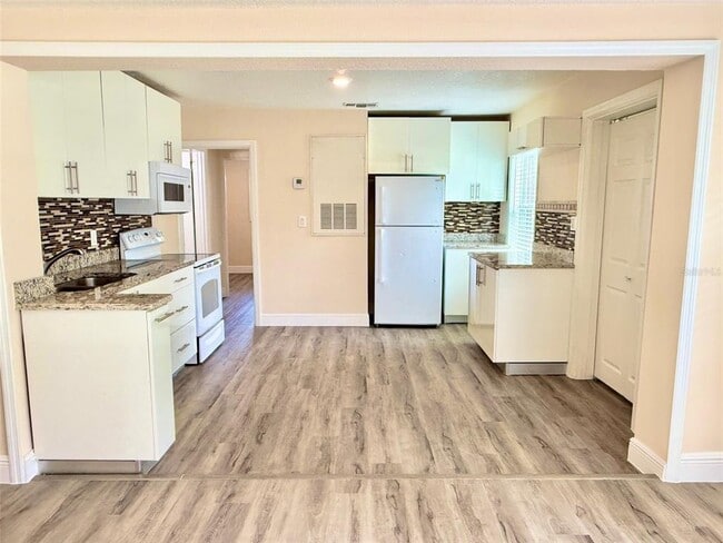 Foto del edificio - 30 Lemon Ln