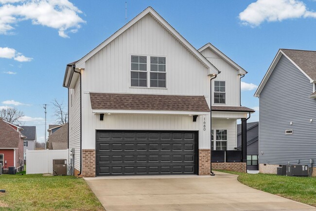 Building Photo - Pet Friendly Three Bedroom with Bonus!