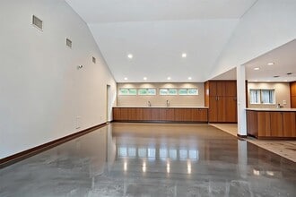 Building Photo - 5643 Terwilliger Way