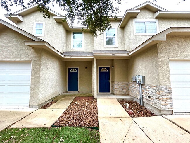 Building Photo - Updated 3BD/2.5BA Two-Story Duplex with New Carpet & Fenced Yard!