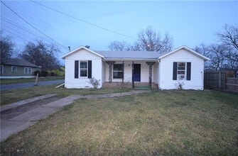 Building Photo - 1103 S Willow St