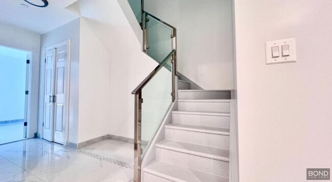 Building Photo - 4 bedroom in Brooklyn NY 11206