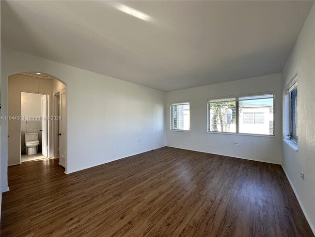 Foto del edificio - 1910 Biarritz Dr