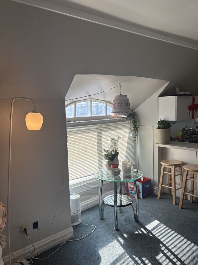 Foto del edificio - 169 E Center St