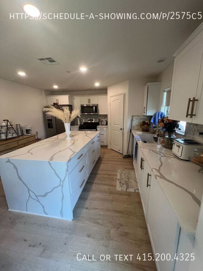 Foto del edificio - 8244 Woodrose St
