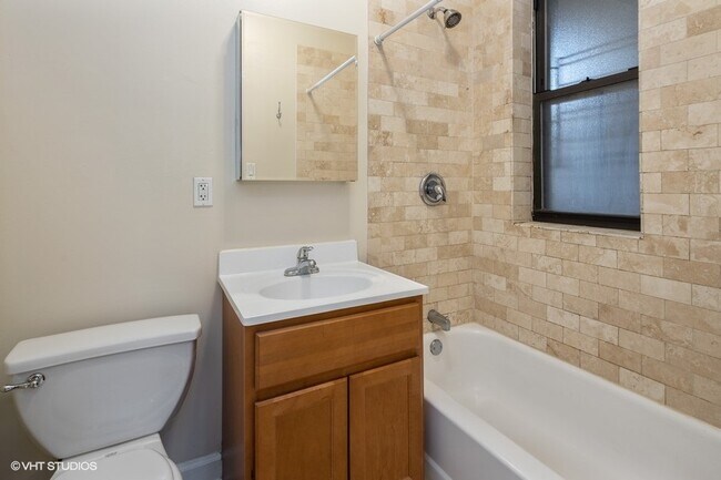 Foto del edificio - 3507 N Racine Ave
