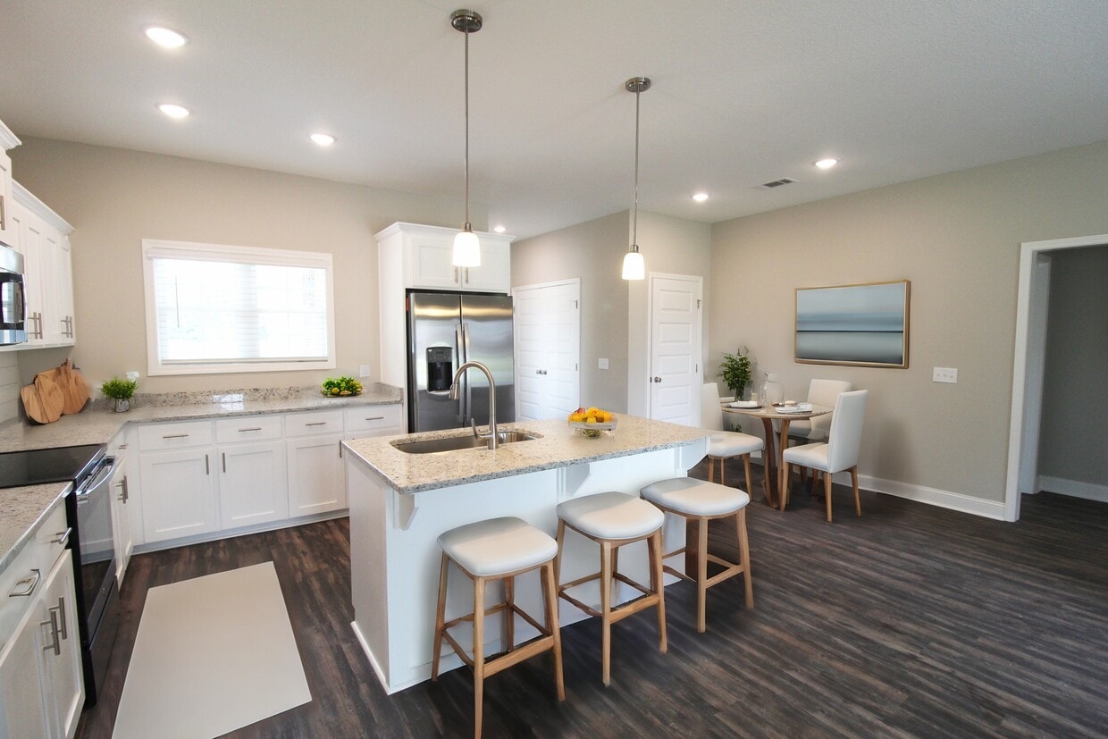 Foto principal - 201 Silverthorn Dr