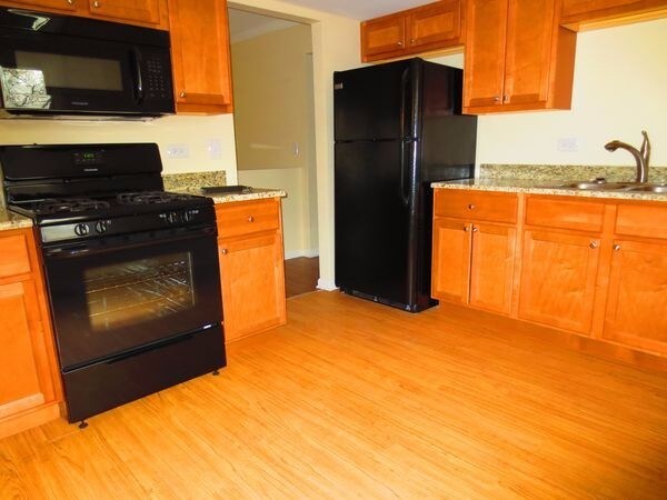 Foto del edificio - 137 Mayfield Dr