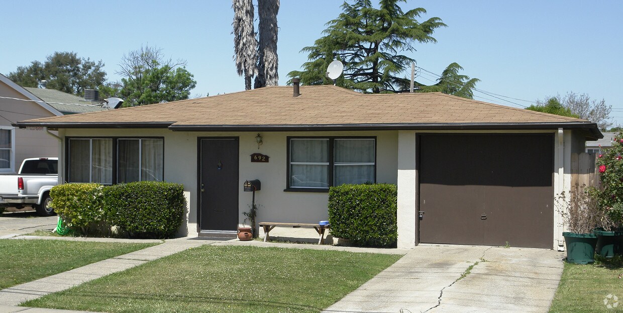 Building Photo - 688-692 Sunset Blvd