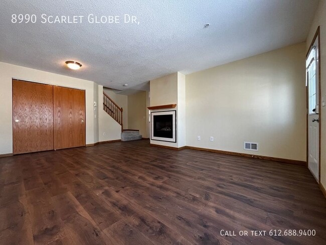 Building Photo - 2 Bed, 1.5 Bath Plus Flex Space! Deposit F...