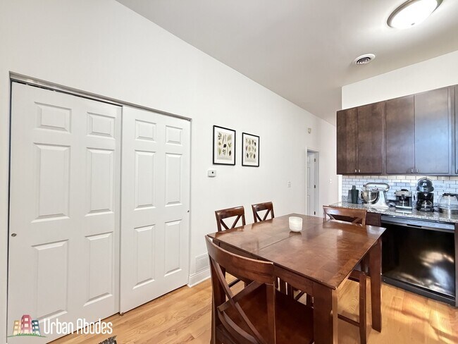 Foto del edificio - 3512 N Halsted St