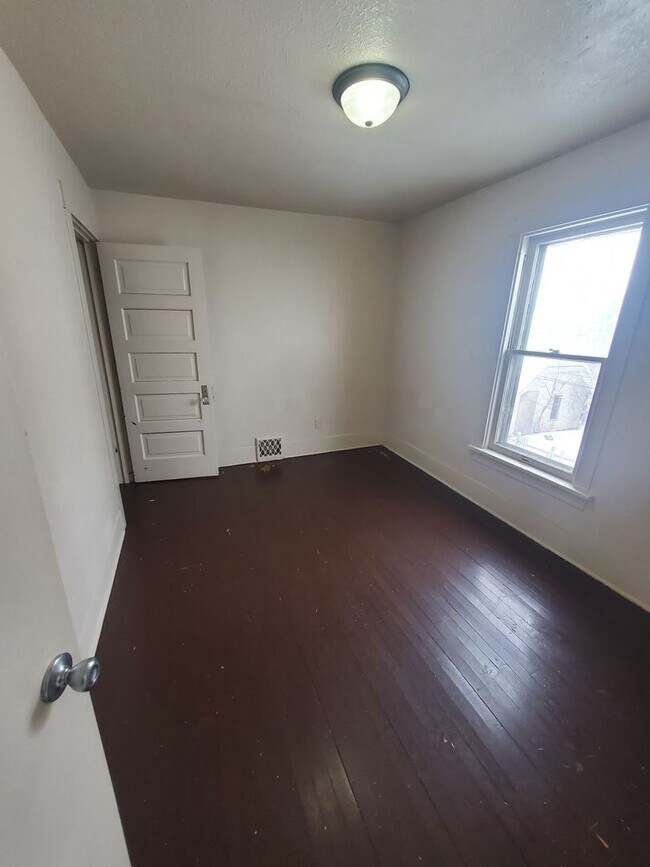 Building Photo - 2020 W Hopkins St. (Duplex)