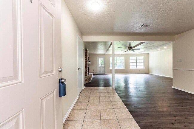 Foto del edificio - 16219 Bougainvilla Ln