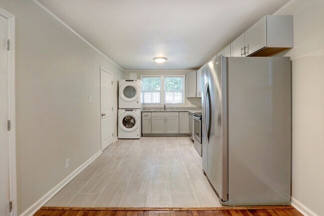 Foto del edificio - 3 BR + 1 BA Single Family