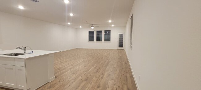 Building Photo - 3566 Blue Mockingbird St