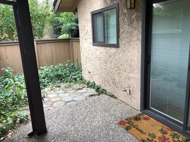 Building Photo - 2637 Castlewood Ct