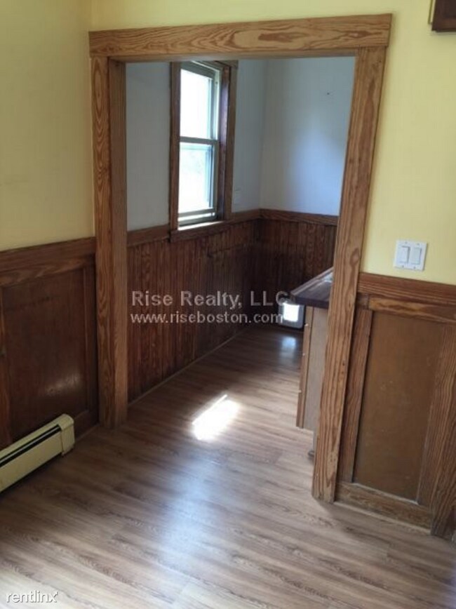 Building Photo - 2 br, 1 bath Duplex - 90 W Walnut Park # 1