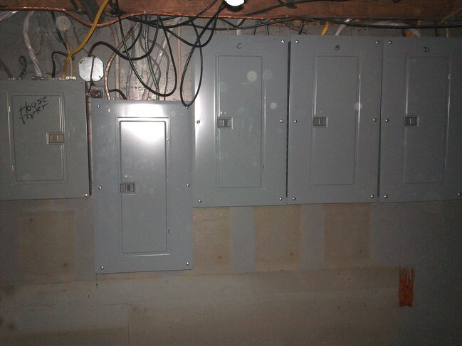 Paneles eléctricos renovados - 5 Winter St