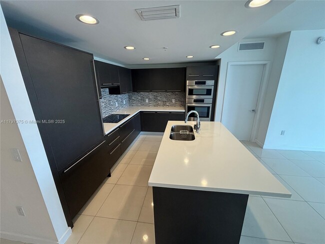 Foto del edificio - 7661 NW 107th Ave