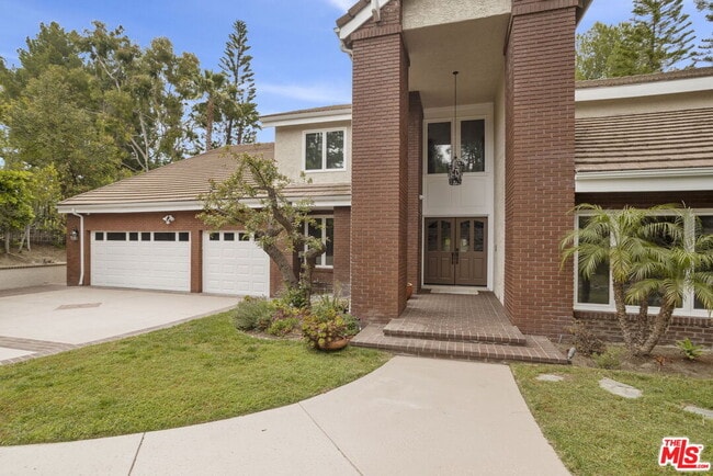 Building Photo - 4055 Nogales Dr