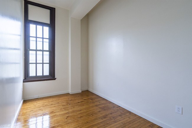 Foto del edificio - 2 br, 1 bath  - 718-26 N 17TH ST Unit 202