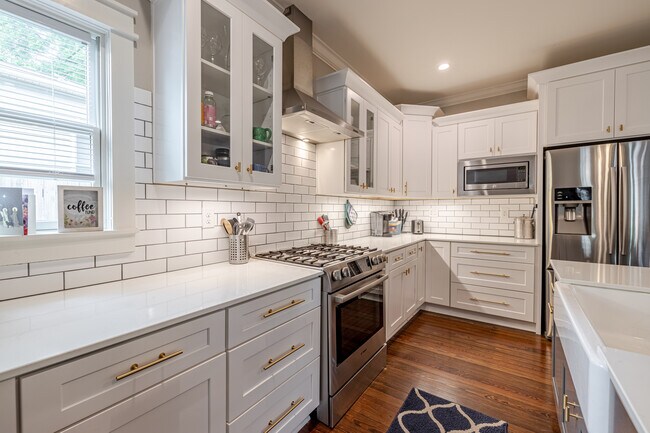 Building Photo - 3105 Yadkin Ave