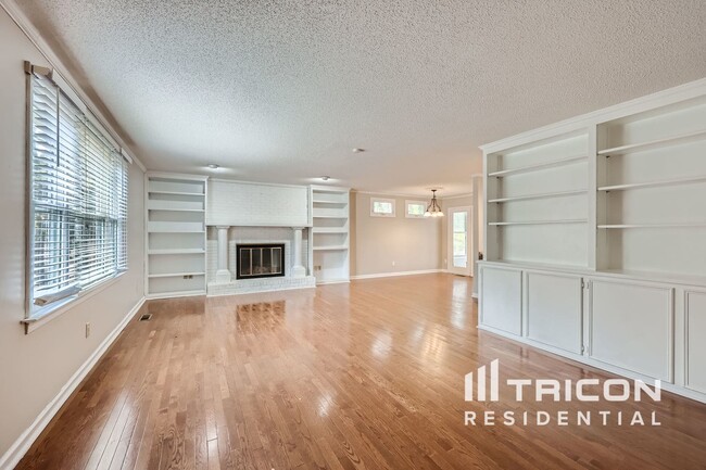 Building Photo - 20100 Balsam Ct