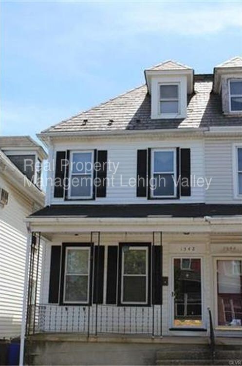 Primary Photo - 1342 Ferry St