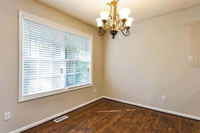 Foto del edificio - 1501 Poplar Ridge Rd