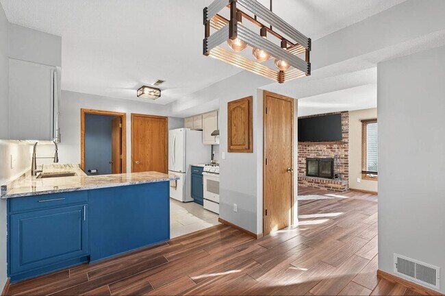 Foto del edificio - 4682 Lenore Ln